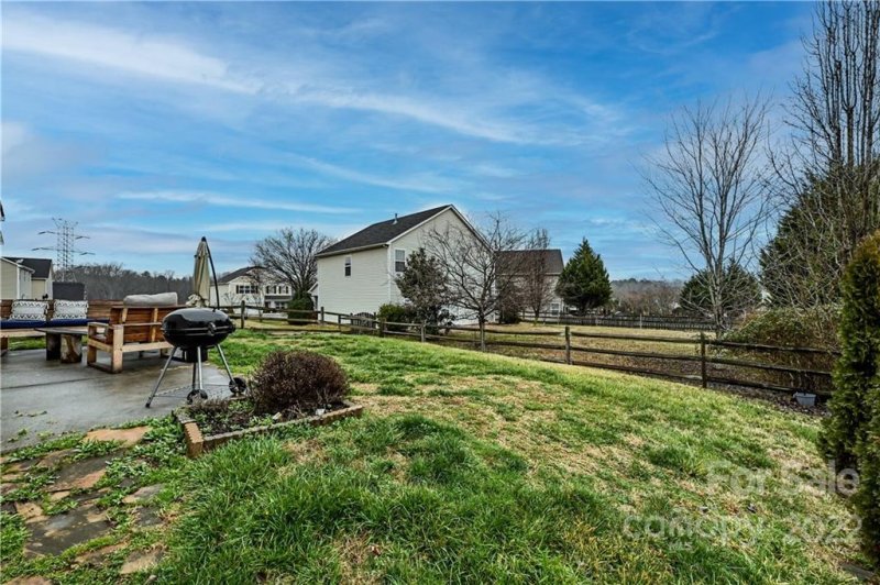 Property image 3 at 1412 Ladora Drive, Charlotte, NC 28262