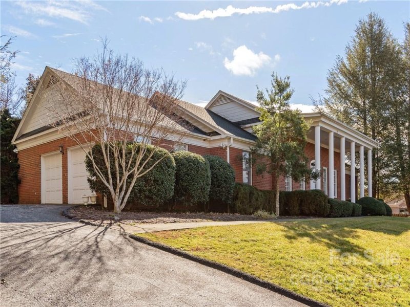 Property image 2 at 124 Cypress Point, Hendersonville, NC 28739