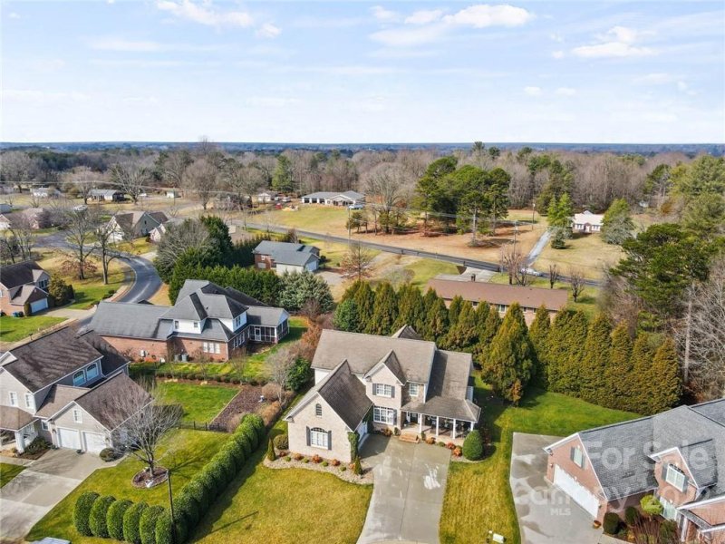 Property image 2 at 1721 31st Avenue Lane, Hickory, NC 28601