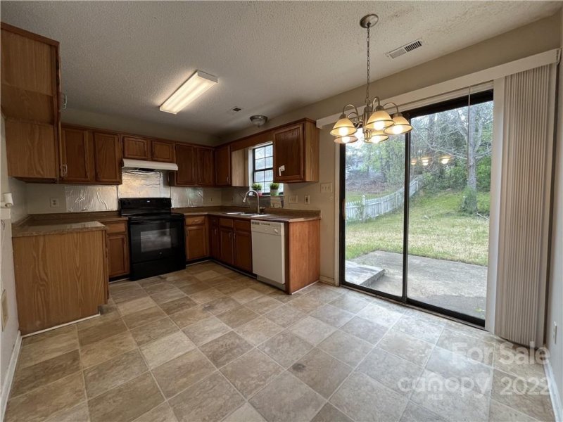 Property image 5 at 3001 Overlook Trail, Charlotte, NC 28212