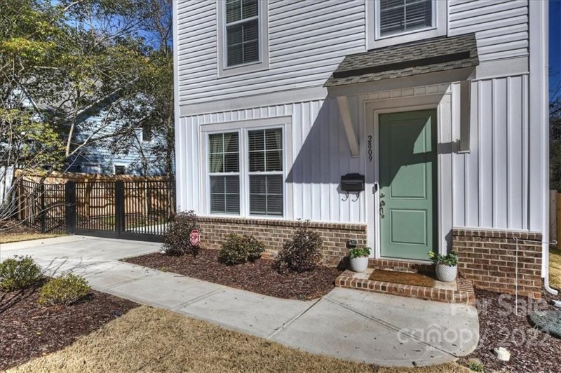 Property image 3 at 2809 Shamrock Drive, Charlotte, NC 28203