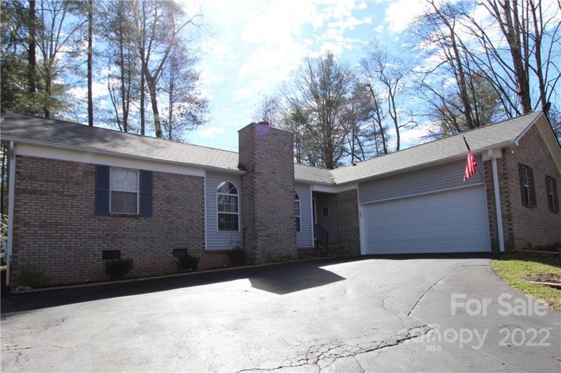 Property image 2 at 5 Bay Hill Court, Etowah, NC 28729