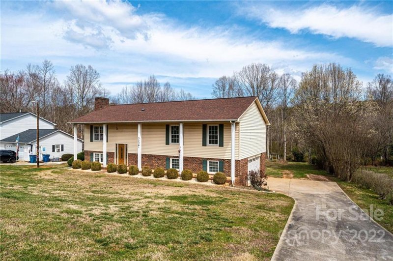 Property image 2 at 3239 15th Avenue, Conover, NC 28613