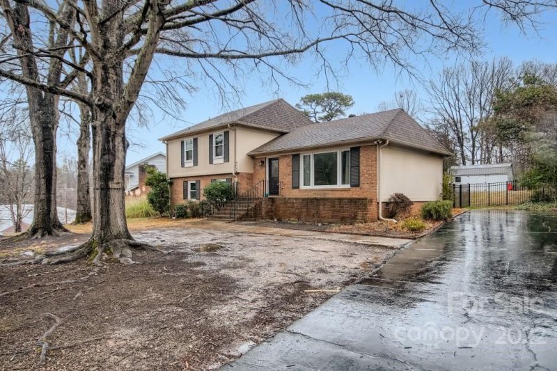 Property image 2 at 113 Dovershire Road, Charlotte, NC 28270