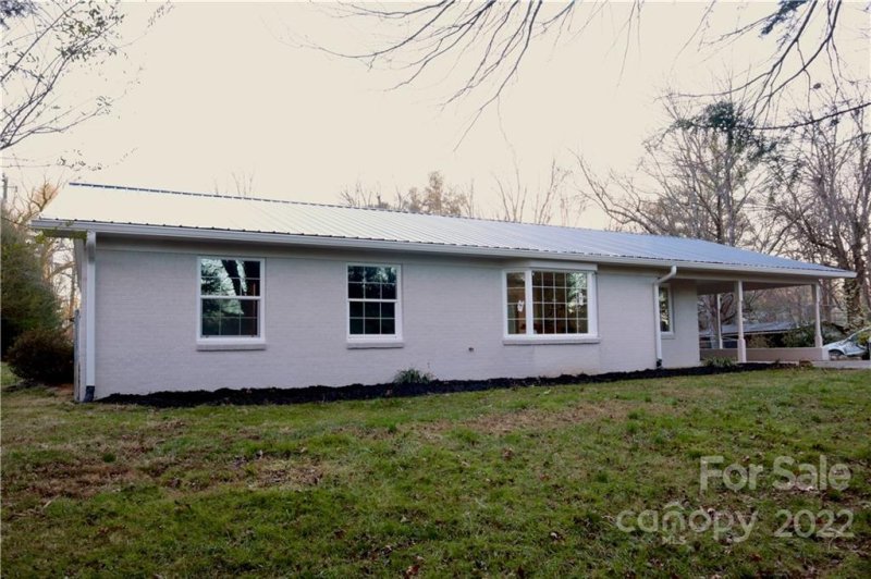 Property image 2 at 1225 Gilbert Street, Hendersonville, NC 28792