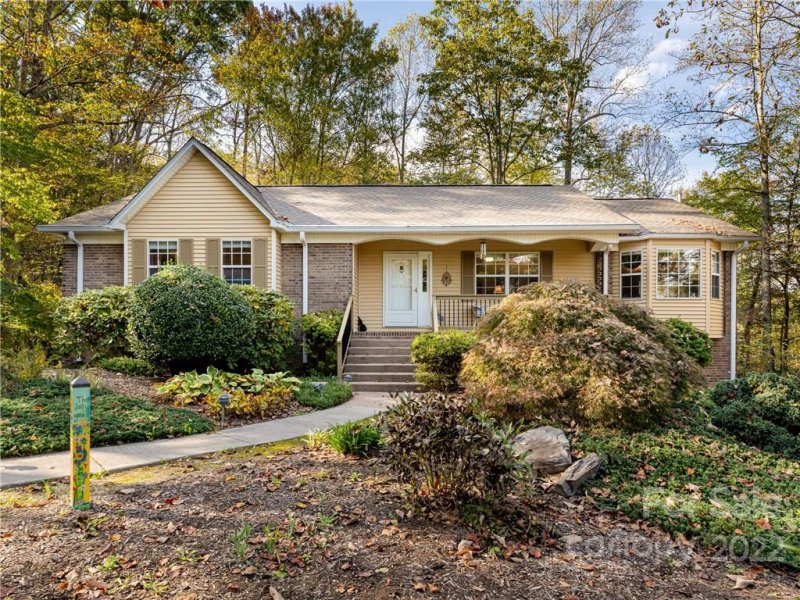 512 Hunters Glen Lane