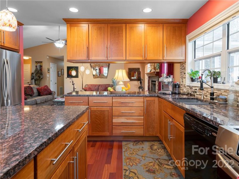 Property image 2 at 512 Hunters Glen Lane, Hendersonville, NC 28739