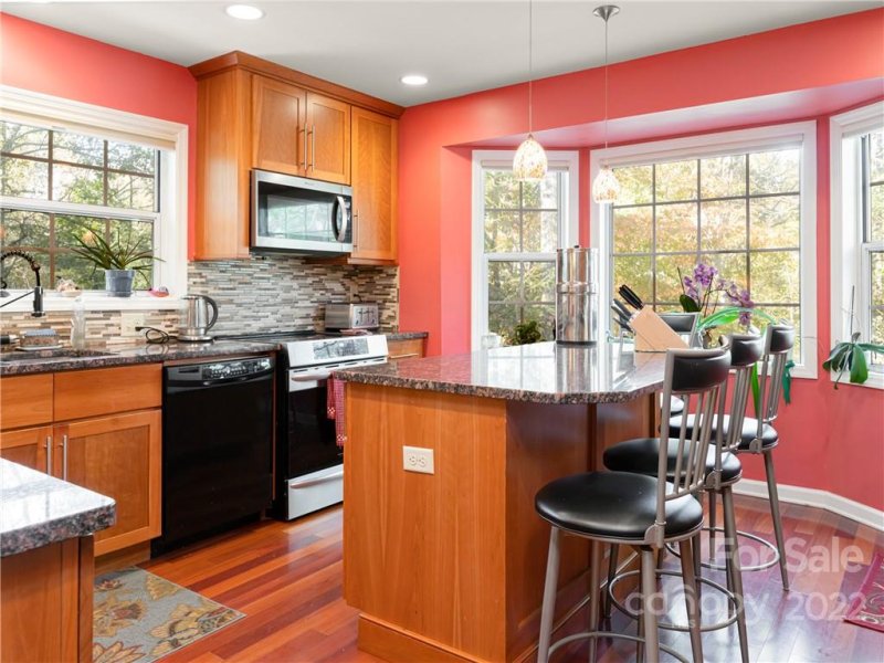 Property image 3 at 512 Hunters Glen Lane, Hendersonville, NC 28739