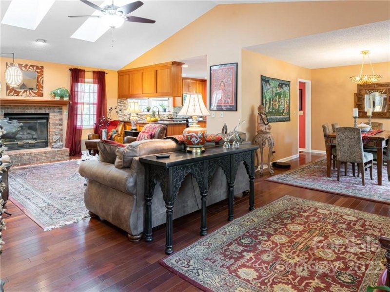 Property image 4 at 512 Hunters Glen Lane, Hendersonville, NC 28739