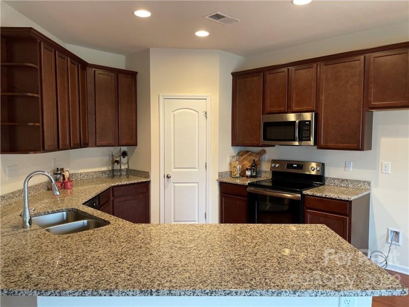 Property image 4 at 6339 Prosperity Church Road, Charlotte, NC 28269