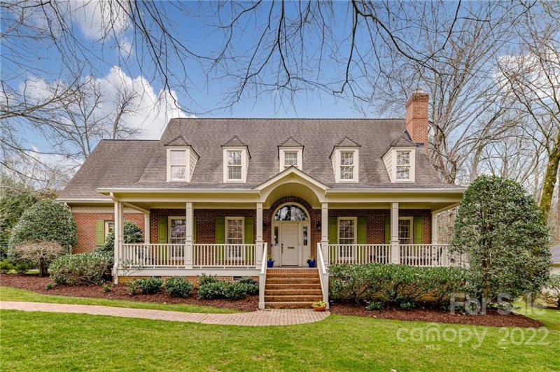 1009 Greentree Drive