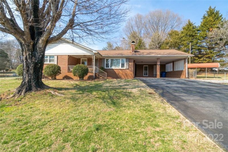 Property image 2 at 804 13th Street, Conover, NC 28613