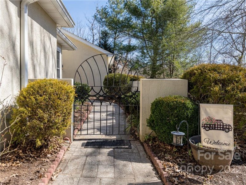 Property image 4 at 79 Stonebridge Drive, Asheville, NC 28805