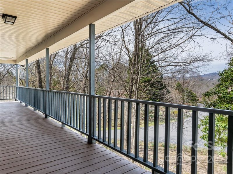 Property image 3 at 140 Eastmoor Drive, Asheville, NC 28805