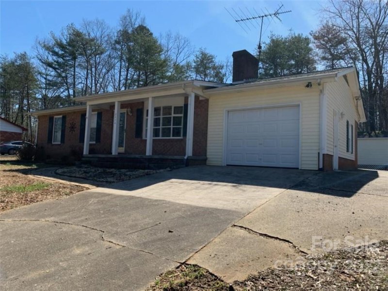 Property image 2 at 2474 23rd Avenue Place, Hickory, NC 28601