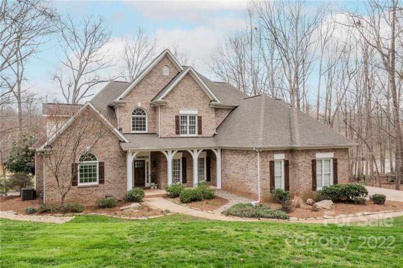 9013 Yellow Pine Court