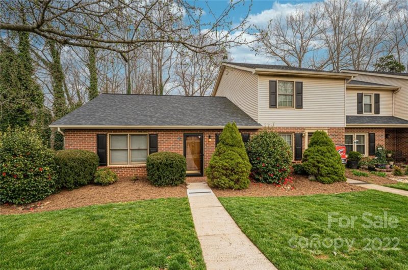 Property image 2 at 835 21st Avenue, Hickory, NC 28601