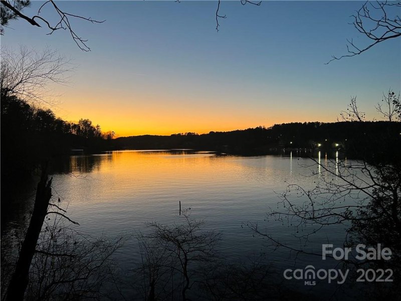 5768 Lake Pointe Drive