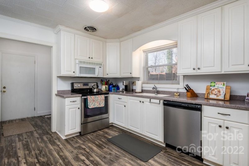 Property image 3 at 205 5th Street, Conover, NC 28613