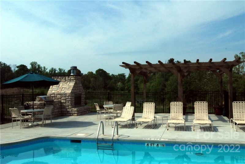 Property image 2 at 852 Wynnshire Drive, Hickory, NC 28601