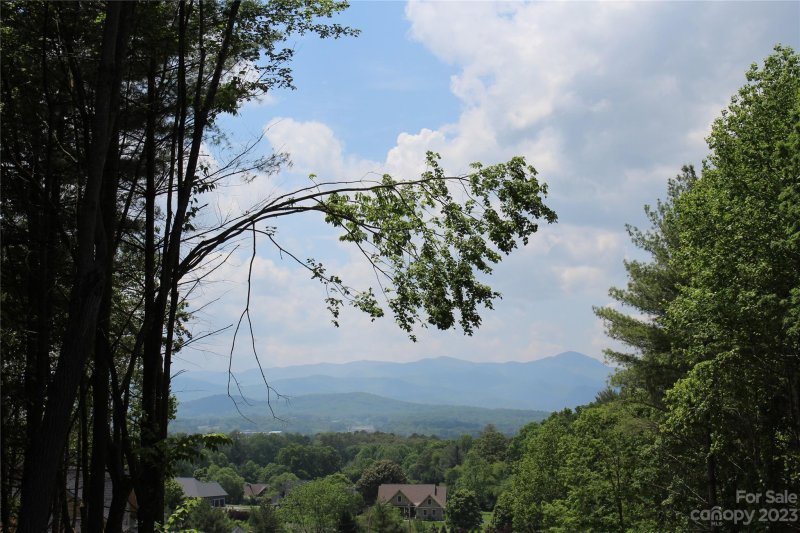 Property image 2 at 4 Northview Drive, Hendersonville, NC 28791