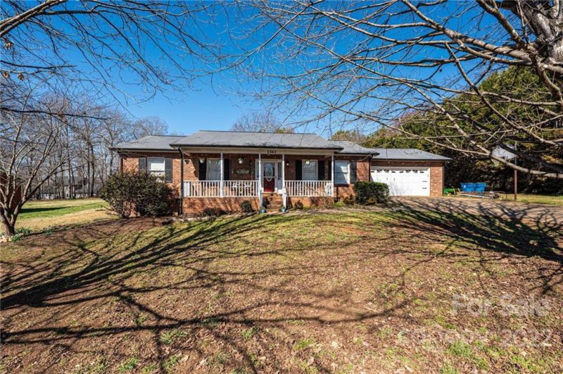 Property image 3 at 1343 Hidden Creek Circle, Hickory, NC 28602