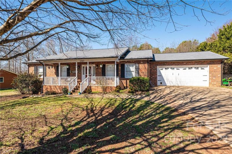 Property image 4 at 1343 Hidden Creek Circle, Hickory, NC 28602