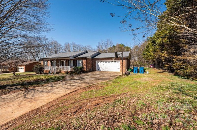 Property image 5 at 1343 Hidden Creek Circle, Hickory, NC 28602