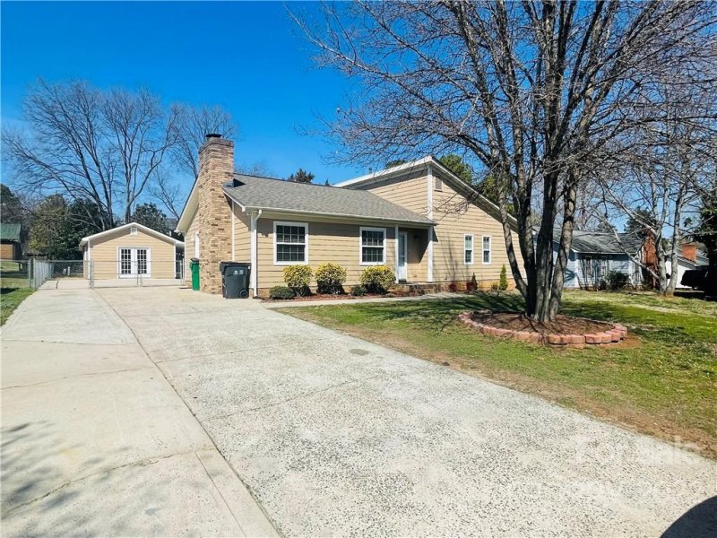 Property image 2 at 7220 Bramblewood Drive, Charlotte, NC 28217