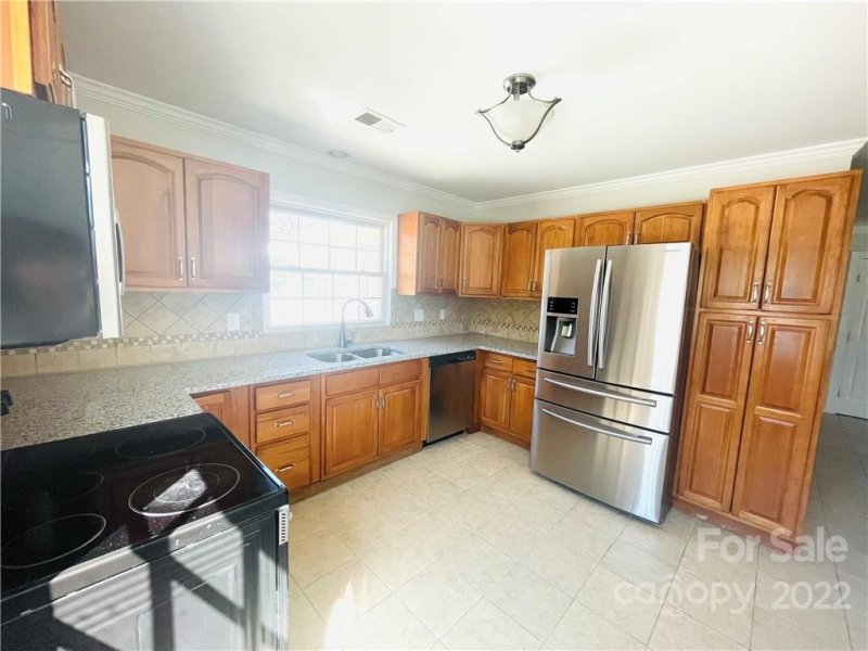 Property image 5 at 7220 Bramblewood Drive, Charlotte, NC 28217