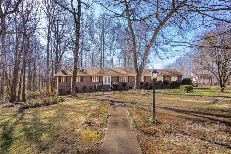 Property image 2 at 4900 Casino Drive, Charlotte, NC 28216