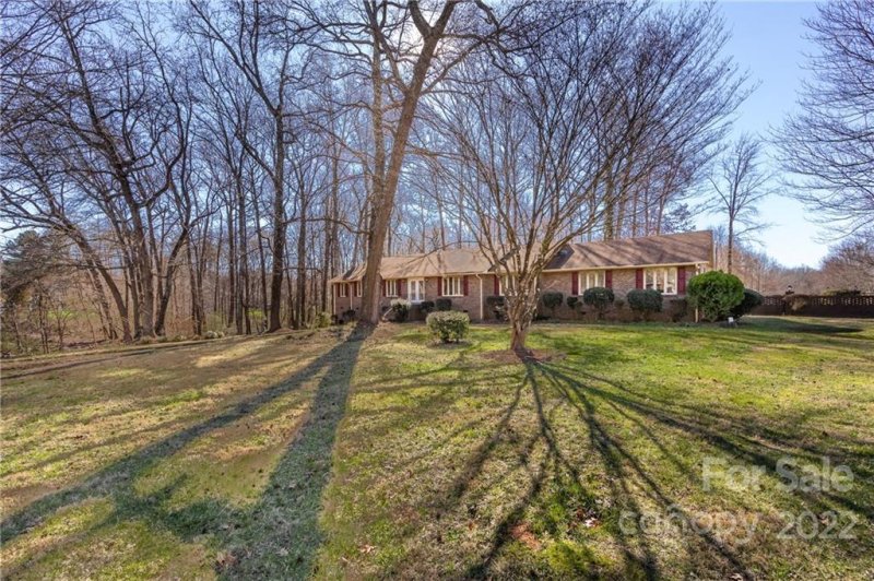 Property image 4 at 4900 Casino Drive, Charlotte, NC 28216