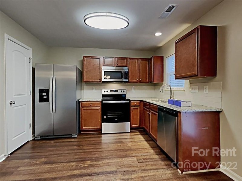 Property image 5 at 5819 Lake Vista Lane, Charlotte, NC 28216