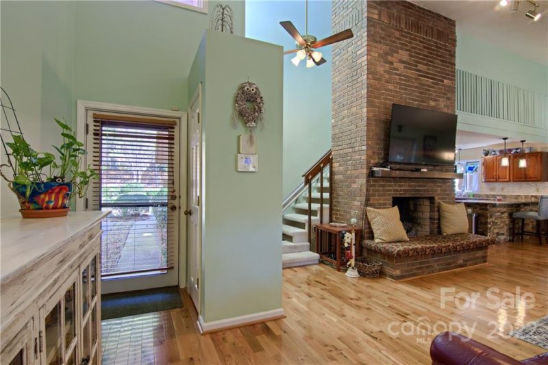 Property image 4 at 202 Woodfield Drive, Asheville, NC 28803