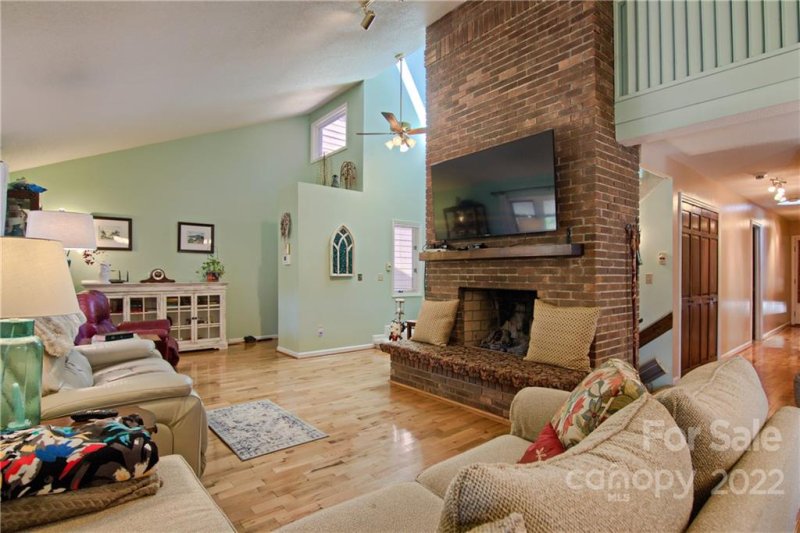 Property image 5 at 202 Woodfield Drive, Asheville, NC 28803