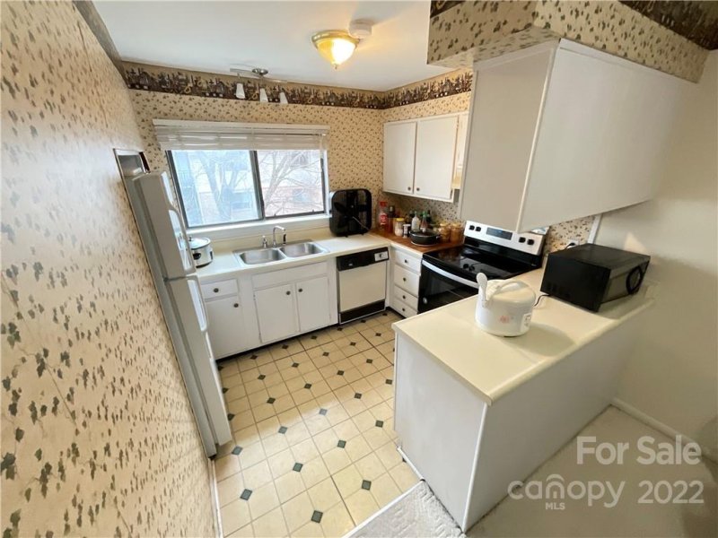 Property image 3 at 4803 Spring Lake Drive, Charlotte, NC 28212