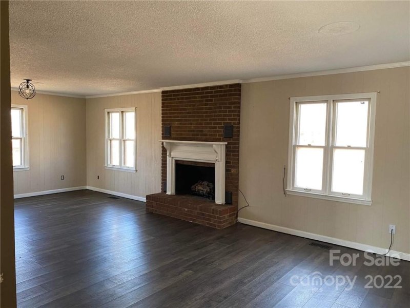 Property image 3 at 1921 Woodridge Drive, Hickory, NC 28602