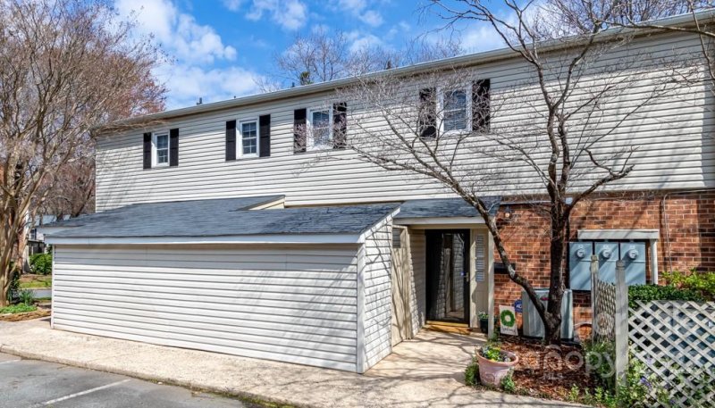 5943 Quail Hollow Road