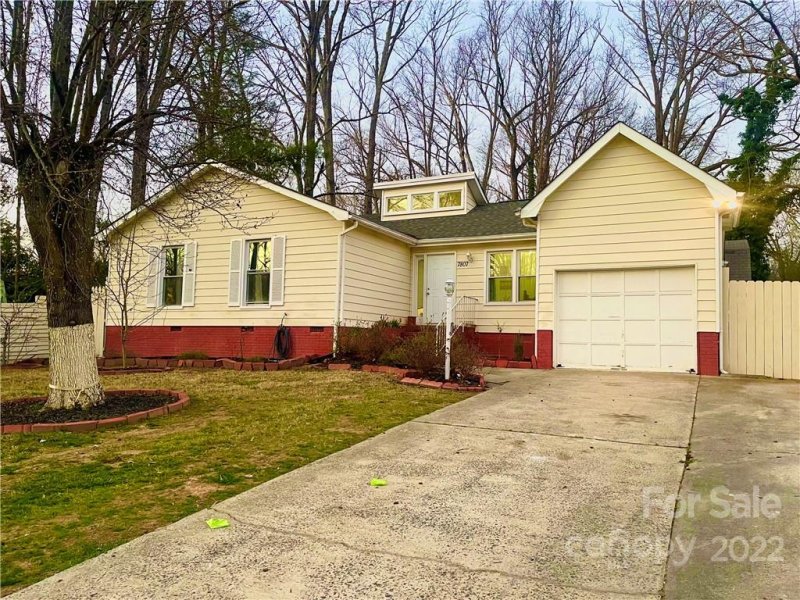 Property image 2 at 7807 Hickory Hollow Lane, Charlotte, NC 28227