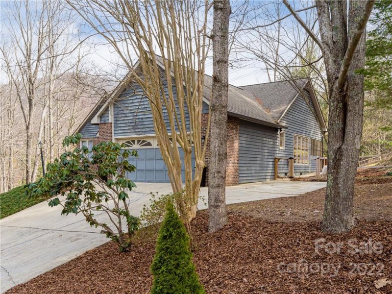 Property image 2 at 20 Moriah Lane, Asheville, NC 28803