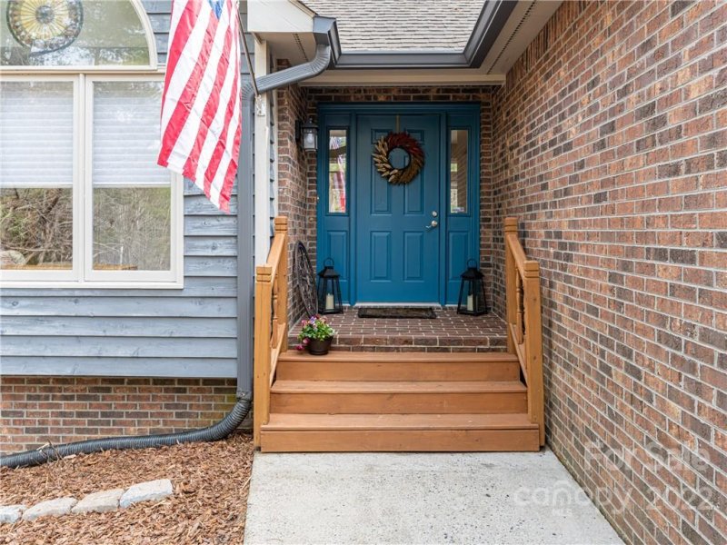 Property image 3 at 20 Moriah Lane, Asheville, NC 28803