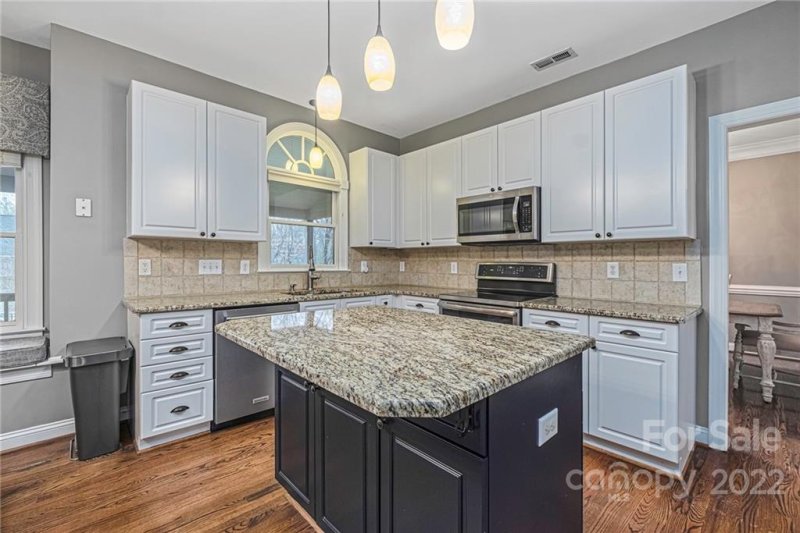 Property image 2 at 4604 Walnut Knoll Drive, Matthews, NC 28105