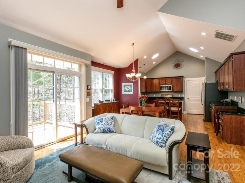 Property image 4 at 18 Oakhaven Terrace, Asheville, NC 28803