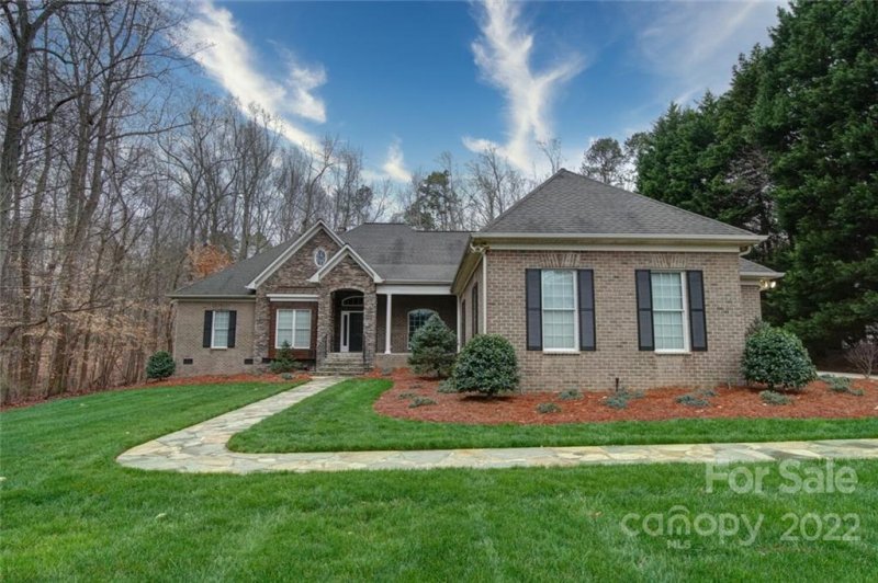 4810 Mountain Point Lane