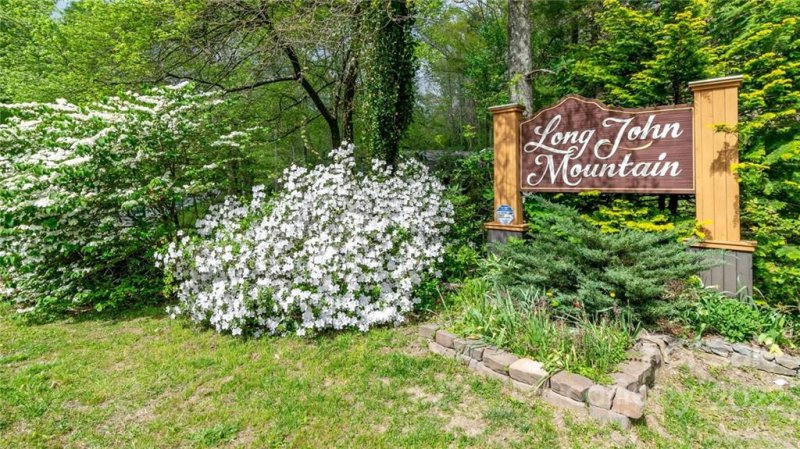 Property image 2 at 190 Long John Drive, Hendersonville, NC 28791