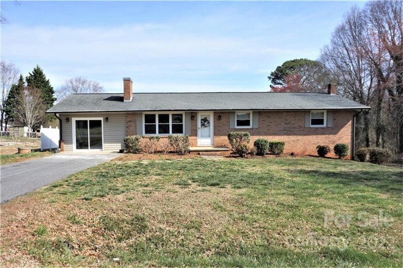 Property image 2 at 2821 24th Avenue, Hickory, NC 28601