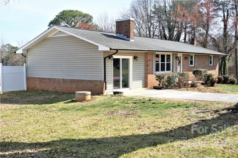 Property image 3 at 2821 24th Avenue, Hickory, NC 28601