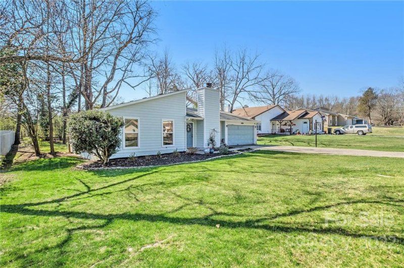 Property image 2 at 4626 Butterwick Lane, Charlotte, NC 28212