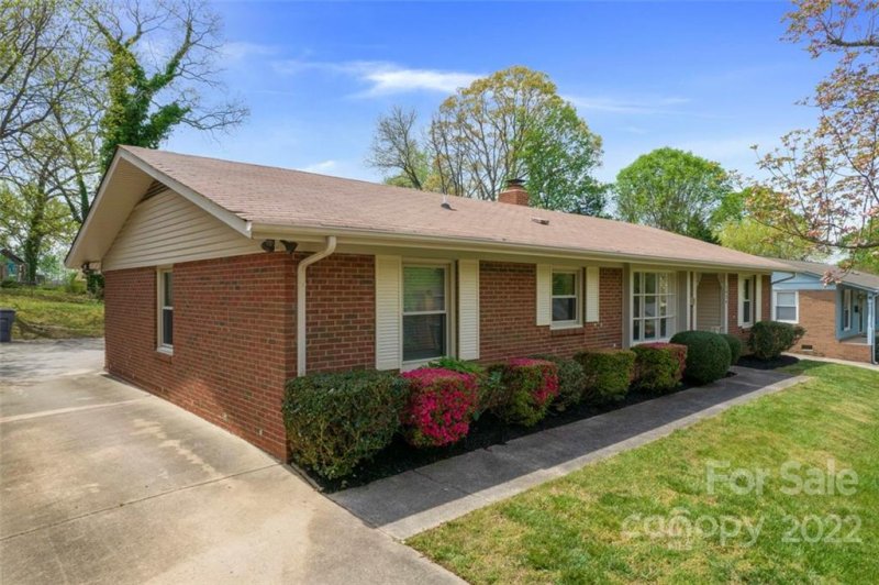 Property image 2 at 1424 Standish Place, Charlotte, NC 28216