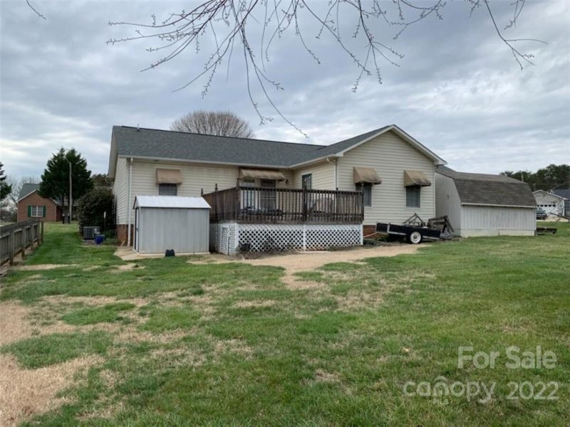 Property image 3 at 1425 Farmington Hills Drive, Conover, NC 28613